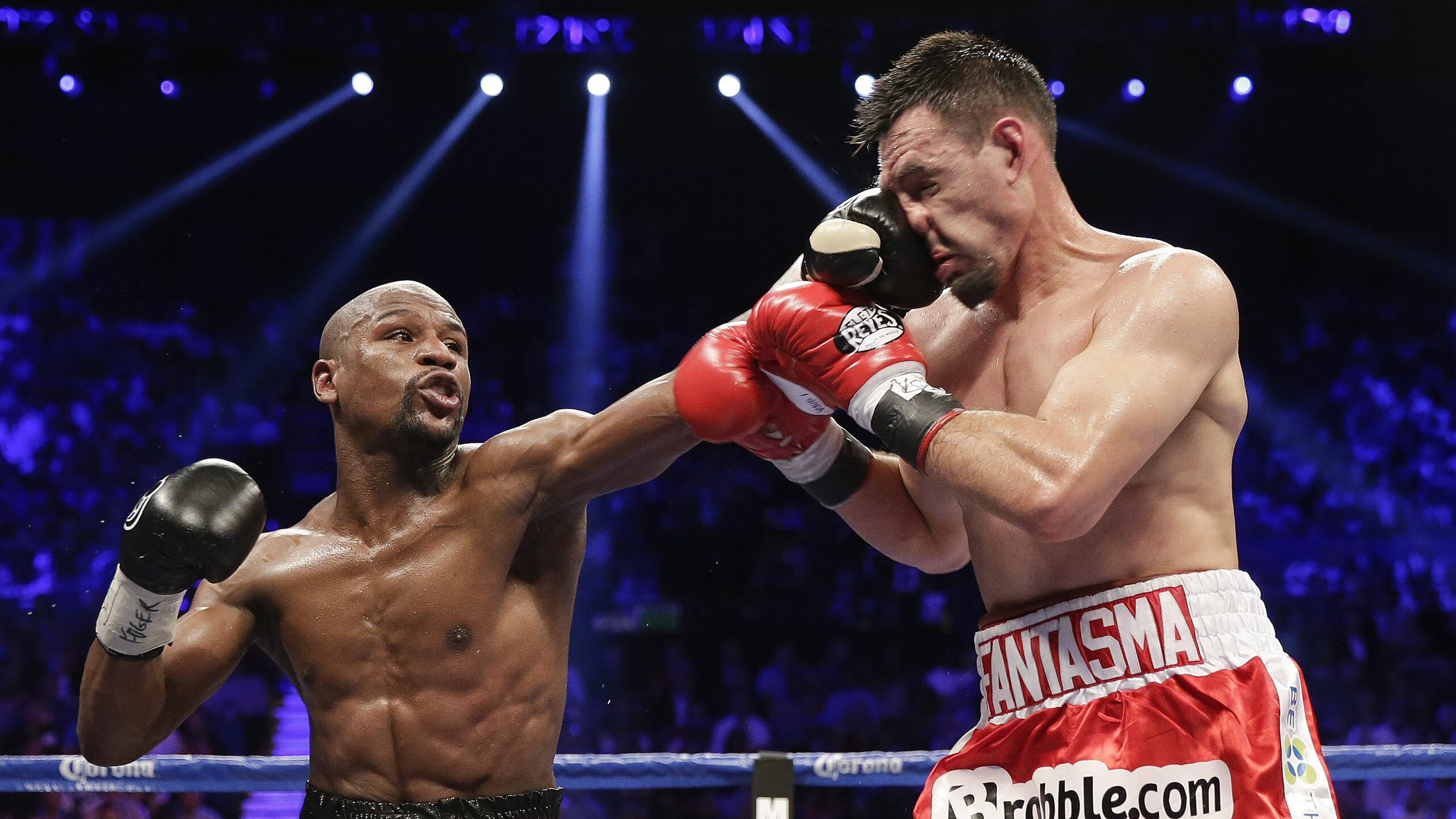 巴西骑手莎拉·莫拉在巴黎奥运会障碍赛中获得第十二名，展现坚韧精神。