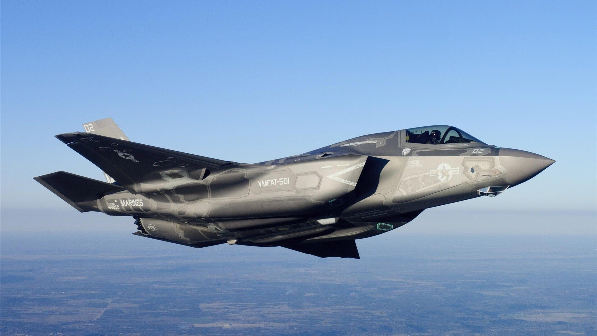 本土球员受伤下场，全场球迷泪目，球员受伤谁出钱