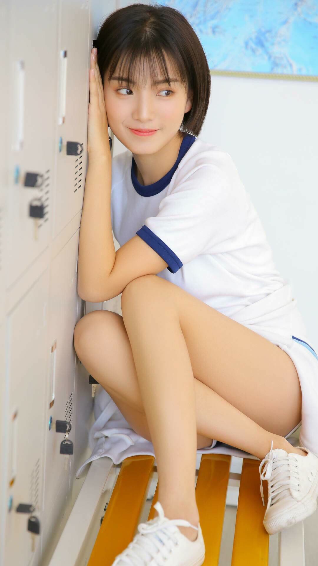 足球赛场上火爆比拼，球员战术高超，足球比赛术语大全