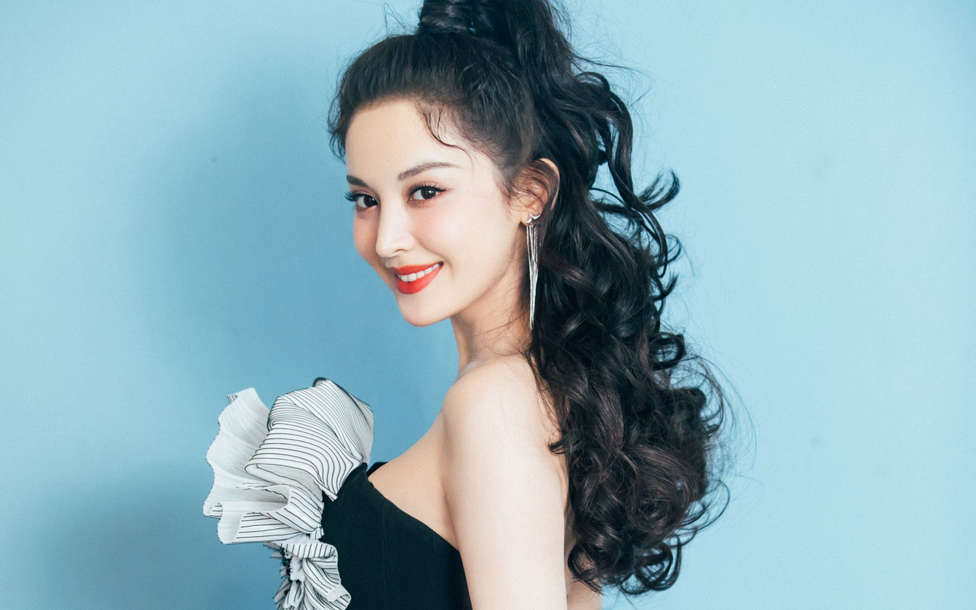 多个关键位置竞争激烈板凳深度成为争冠的重要保障